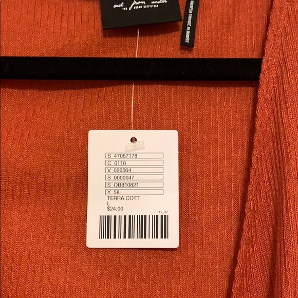 NEVER WORN deep swoop top from UO - Picture 3 of 3